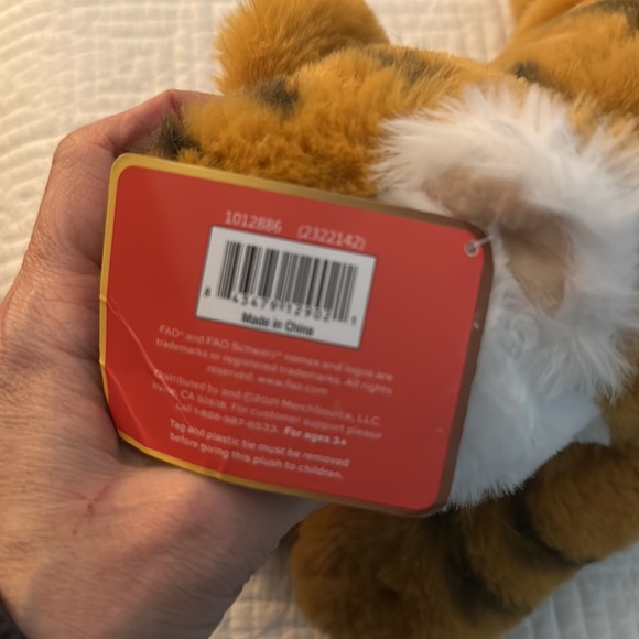 FAO Schwarz Adopt a Pet new plush tiger with vervet nose clean soft, very nice - Picture 11 of 15